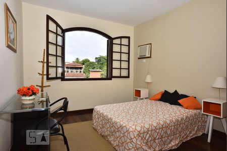 Casa de condomínio à venda com 330m², 4 quartos e 2 vagasQuarto 3