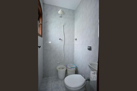 Casa de condomínio à venda com 330m², 4 quartos e 2 vagasBanheiro de Serviço