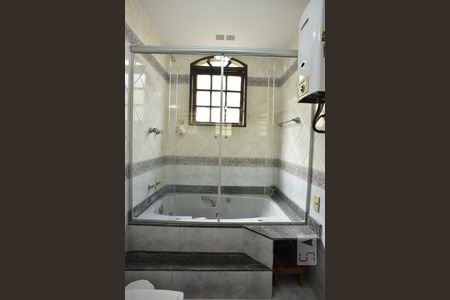 Casa de condomínio à venda com 330m², 4 quartos e 2 vagasBanheiro da Suíte