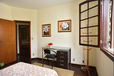 Casa de condomínio à venda com 330m², 4 quartos e 2 vagasQuarto 3