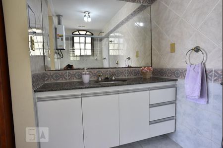 Casa de condomínio à venda com 330m², 4 quartos e 2 vagasBanheiro da Suíte
