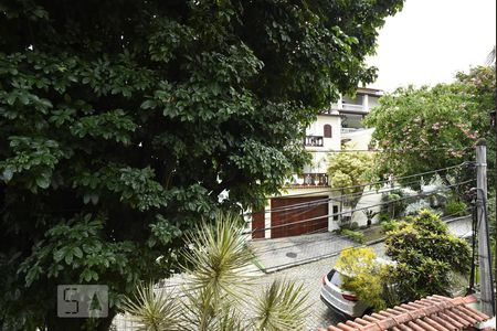 Casa de condomínio à venda com 330m², 4 quartos e 2 vagasVista do Quarto 2