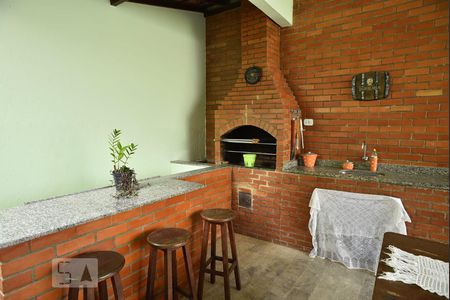 Casa de condomínio à venda com 330m², 4 quartos e 2 vagasChurrasqueira