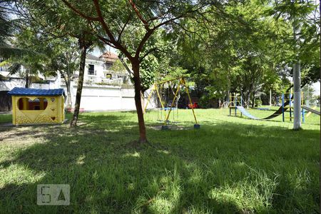 Casa de condomínio à venda com 330m², 4 quartos e 2 vagasÁrea Comum - Playground