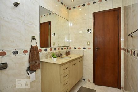 Casa de condomínio à venda com 330m², 4 quartos e 2 vagasBanheiro Social