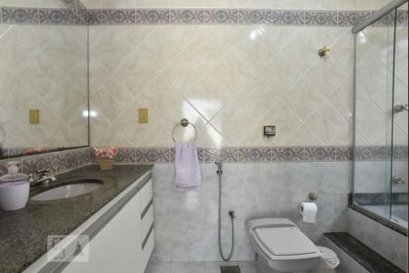 Casa de condomínio à venda com 330m², 4 quartos e 2 vagasBanheiro da Suíte