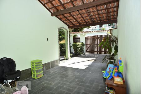 Casa de condomínio à venda com 330m², 4 quartos e 2 vagasGaragem