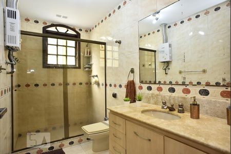 Casa de condomínio à venda com 330m², 4 quartos e 2 vagasBanheiro Social