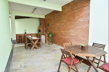 Casa de condomínio à venda com 330m², 4 quartos e 2 vagasChurrasqueira