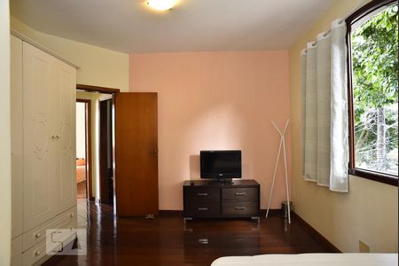 Casa de condomínio à venda com 330m², 4 quartos e 2 vagasQuarto 2