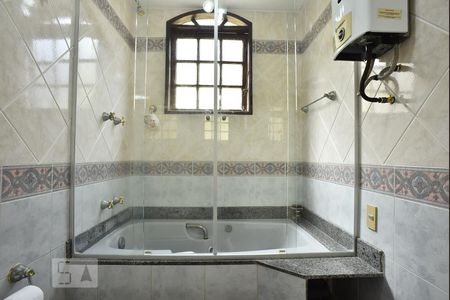 Casa de condomínio à venda com 330m², 4 quartos e 2 vagasBanheiro da Suíte