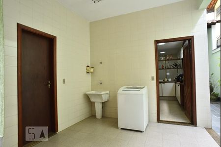 Casa de condomínio à venda com 330m², 4 quartos e 2 vagasÁrea de Serviço