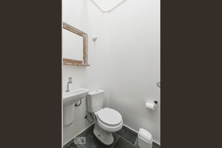 Casa para alugar com 120m², 3 quartos e 2 vagas Casa para alugar com 120m², 3 quartos e 2 vagasBanheiro de Serviço