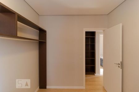 Apartamento para alugar com 79m², 3 quartos e 1 vagaQuarto 01