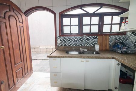 Casa à venda com 480m², 4 quartos e 6 vagasCozinha