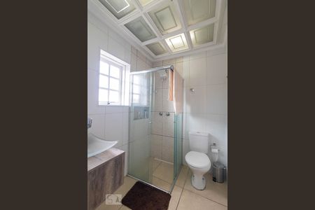 Casa à venda com 480m², 4 quartos e 6 vagasBanheiro da Suíte 2