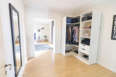 Casa à venda com 480m², 4 quartos e 6 vagasSuíte 2