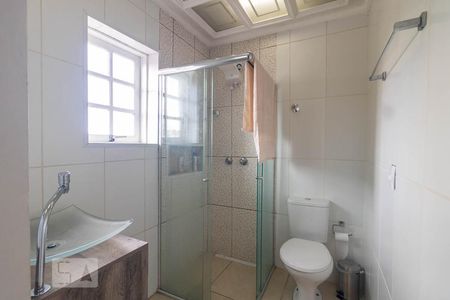 Casa à venda com 480m², 4 quartos e 6 vagasBanheiro da Suíte 2