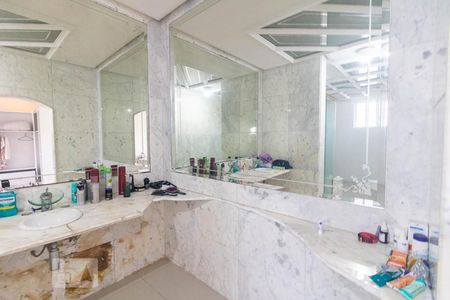 Casa à venda com 480m², 4 quartos e 6 vagasBanheiro da Suíte 3