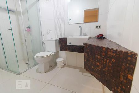 Casa à venda com 480m², 4 quartos e 6 vagasBanheiro da Suíte 1
