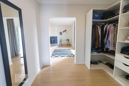 Casa à venda com 480m², 4 quartos e 6 vagasSuíte 2