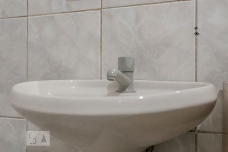 Casa à venda com 40m², 3 quartos e 3 vagasBanheiro 2