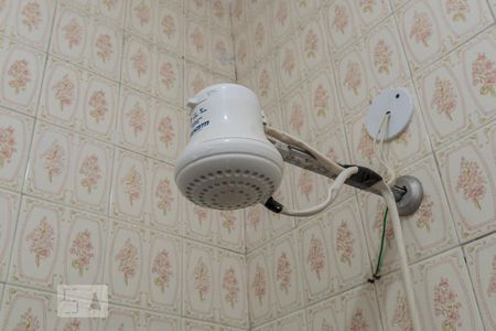 Banheiro - Chuveiro elétrico de casa para alugar com 1 quarto, 70m² em Vila da Penha, Rio de Janeiro