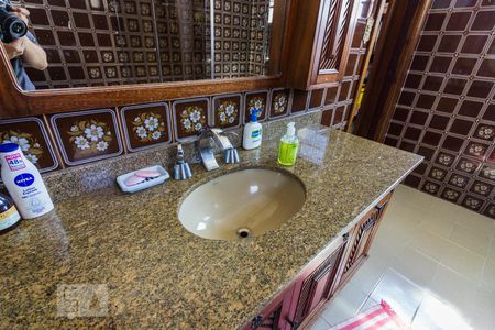 Casa à venda com 250m², 5 quartos e 5 vagasBanheiro Suite 1