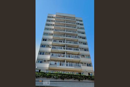 Apartamento à venda com 57m², 2 quartos e 1 vaga Apartamento à venda com 57m², 2 quartos e 1 vagaFachada do bloco