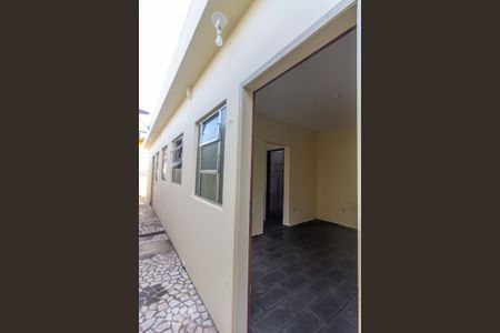 Corredor de entrada de casa de condomínio para alugar com 1 quarto, 37m² em Parque Independência, São Paulo