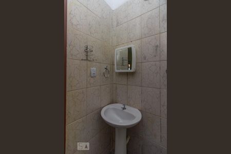 Banheiro de casa de condomínio para alugar com 1 quarto, 37m² em Parque Independência, São Paulo