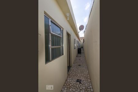 Corredor de entrada de casa de condomínio para alugar com 1 quarto, 37m² em Parque Independência, São Paulo