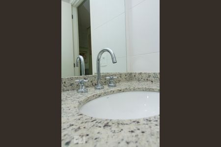 Apartamento à venda com 63m², 2 quartos e 1 vaga Apartamento à venda com 63m², 2 quartos e 1 vagaDetalhe Banheiro Corredor