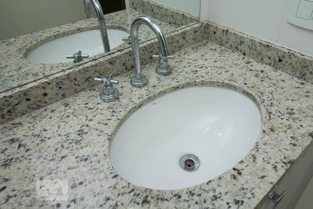 Apartamento à venda com 63m², 2 quartos e 1 vaga Apartamento à venda com 63m², 2 quartos e 1 vagaDetalhe Banheiro Corredor