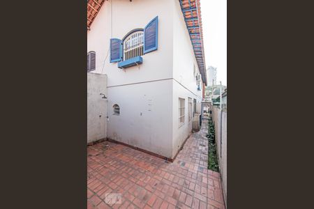 Casa à venda com 160m², 3 quartos e 2 vagasQuintal e Corredor Lateral