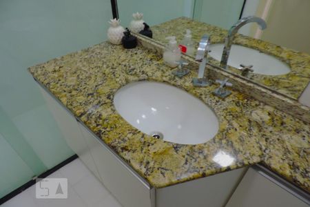Apartamento para alugar com 80m², 2 quartos e 1 vagaBanheiro - Torneira
