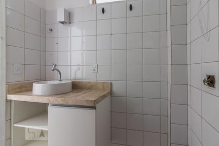 Banheiro de kitnet/studio para alugar com 1 quarto, 31m² em Centro, São Paulo