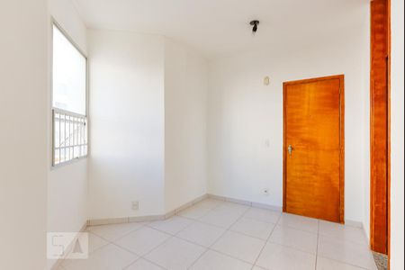 Sala de Apartamento com 2 quartos, 58m² Vila Carminha 