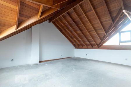 Casa de condomínio à venda com 233m², 3 quartos e 3 vagasSótão