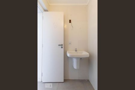 Casa de condomínio à venda com 233m², 3 quartos e 3 vagasBanheiro de Serviço