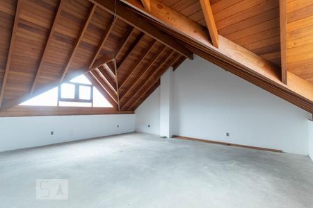 Casa de condomínio à venda com 233m², 3 quartos e 3 vagasSótão