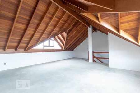 Casa de condomínio à venda com 233m², 3 quartos e 3 vagasSótão