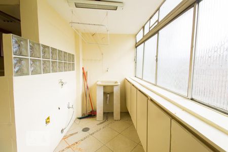 Apartamento à venda com 110m², 2 quartos e 3 vagasLavanderia