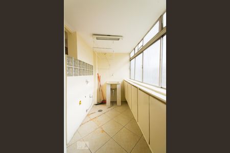 Apartamento à venda com 110m², 2 quartos e 3 vagasLavanderia