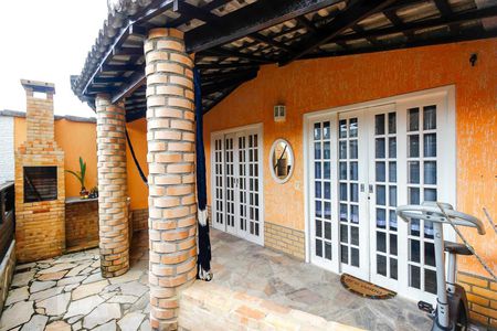 Casa de condomínio à venda com 300m², 5 quartos e 1 vagaÁrea externa