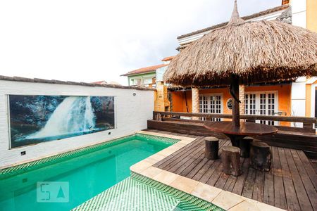 Casa de condomínio à venda com 300m², 5 quartos e 1 vagaPiscina