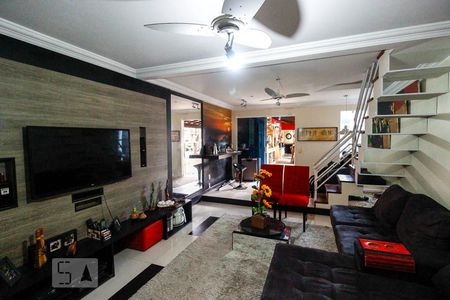 Casa de condomínio à venda com 300m², 5 quartos e 1 vagaSala