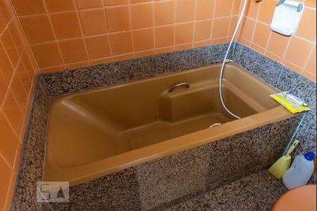 Casa à venda com 365m², 3 quartos e 3 vagasBanheira