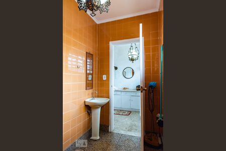 Casa à venda com 365m², 3 quartos e 3 vagasBanheiro da suíte