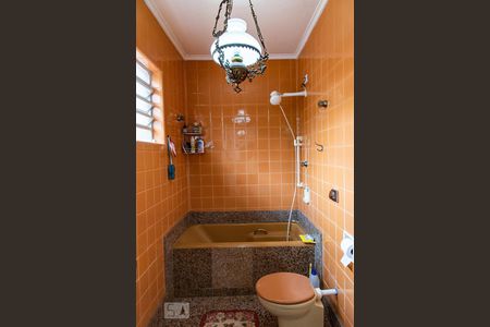 Casa à venda com 365m², 3 quartos e 3 vagasBanheiro da suíte